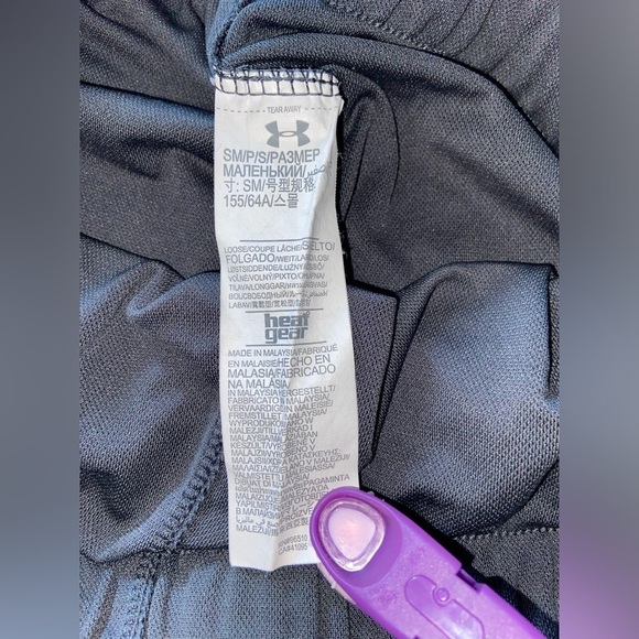 Women’s UNDER ARMOUR dark gray workout shorts heat gear loose fit size small - Picture 4 of 8